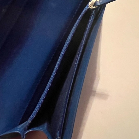 AUTHENTIC CHANEL YEN WALLET PATENT LEATHER LAMBSKIN W/ SILVER HARDWARE & DUSTBAG - Picture 10 of 11